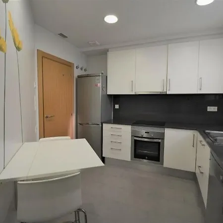 Apartment 5 Minutes Away From The
